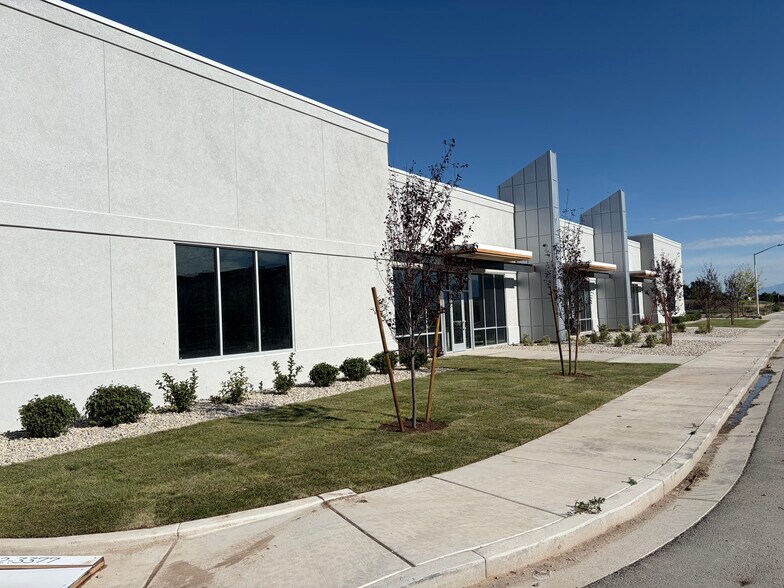 More Photos Of 922 S 1700 W, Payson Storefront Retail Office For Lease