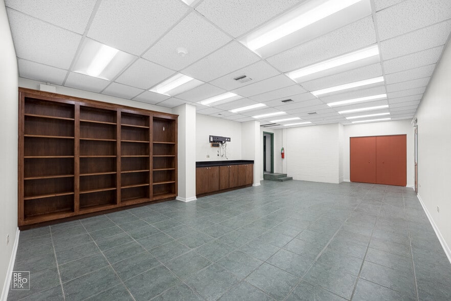 More Photos Of 223 Interstate Rd, Addison Light Manufacturing For Sale