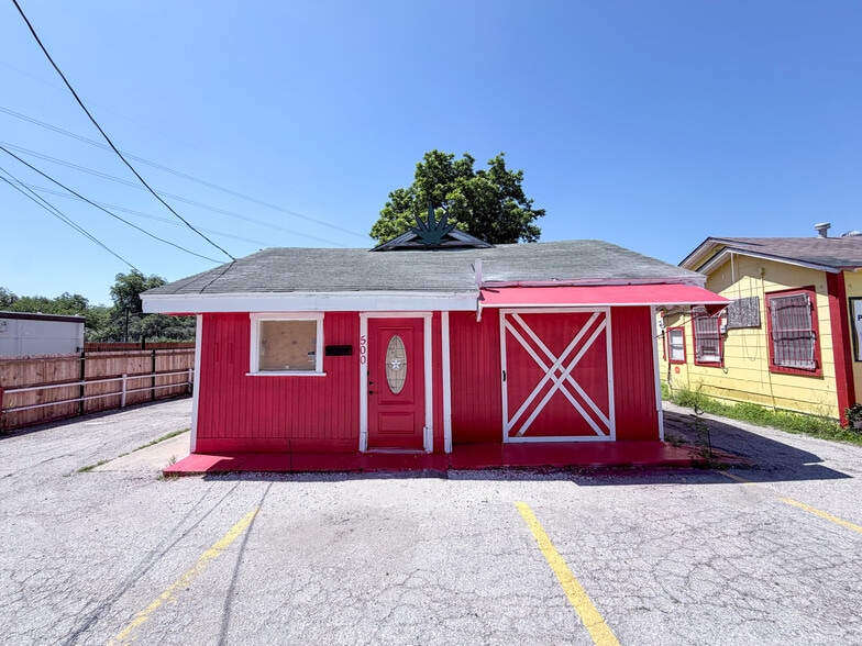 More Photos Of 500 W Hildebrand Ave, San Antonio Storefront For Sale