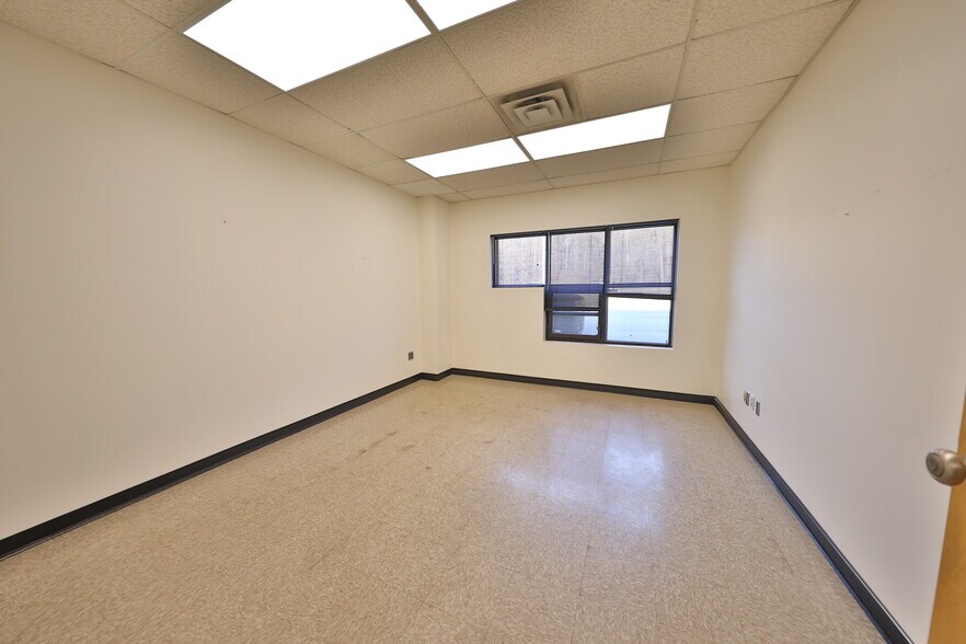 More Photos Of 12 Orben Dr, Landing Showroom For Lease