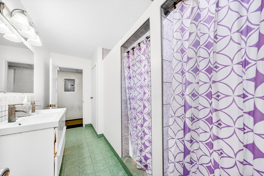 More Photos Of 15003 Larch Ave, Lawndale Apartments For Sale