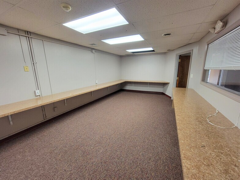More Photos Of 50 Aldrin Rd, Plymouth Flex For Sale