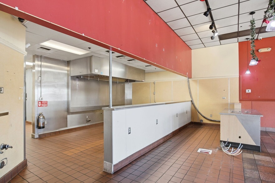 More Photos Of 1601-1617 Bellevue Rd, Atwater Restaurant For Lease