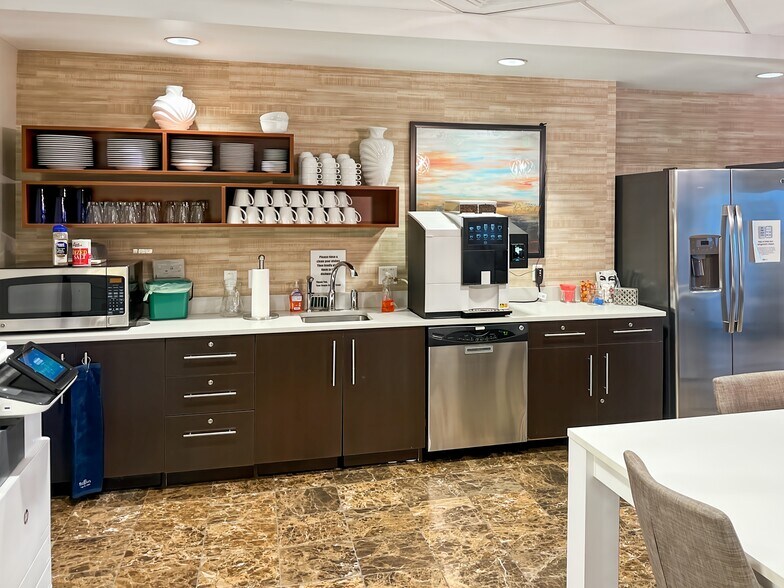 More Photos Of 999 18th St, Denver Coworking Space