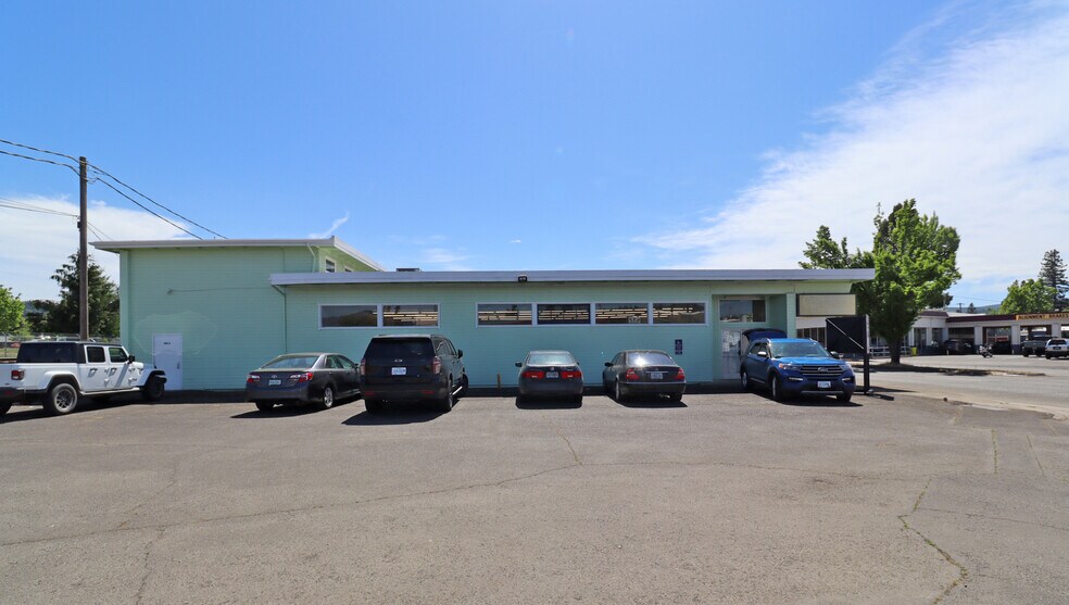 More Photos Of 104 S Pacific Hwy, Cottage Grove Storefront For Sale