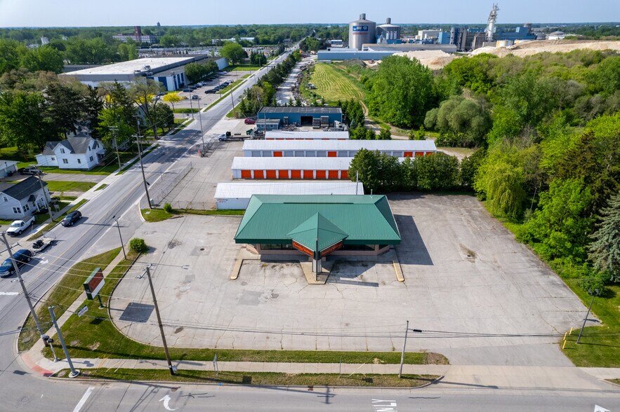 More Photos Of 1201 Salzburg Ave, Bay City Freestanding For Lease