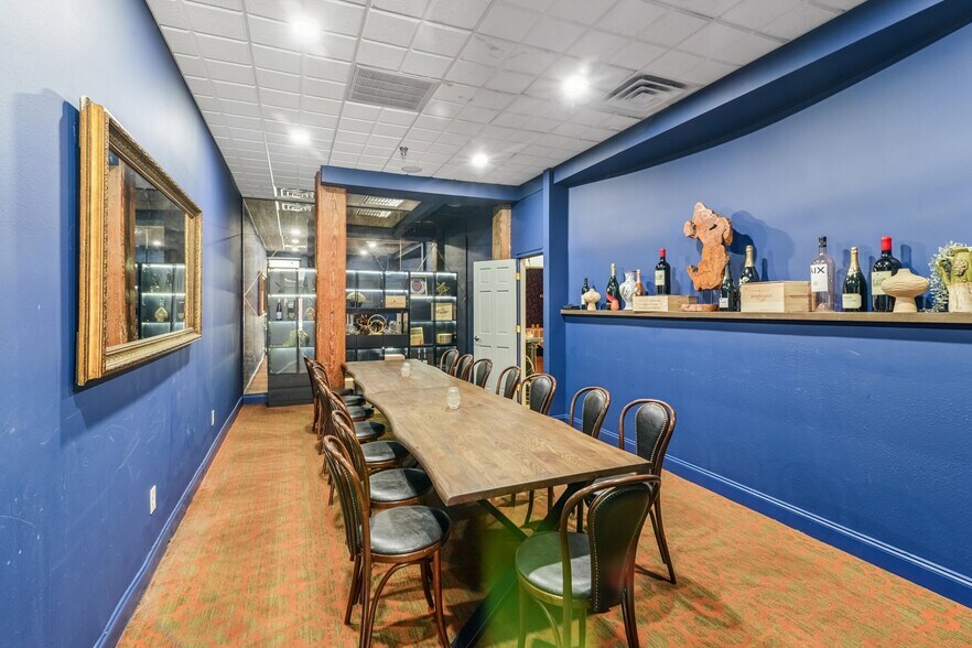 More Photos Of 746 Tchoupitoulas St, New Orleans General Retail For Sale