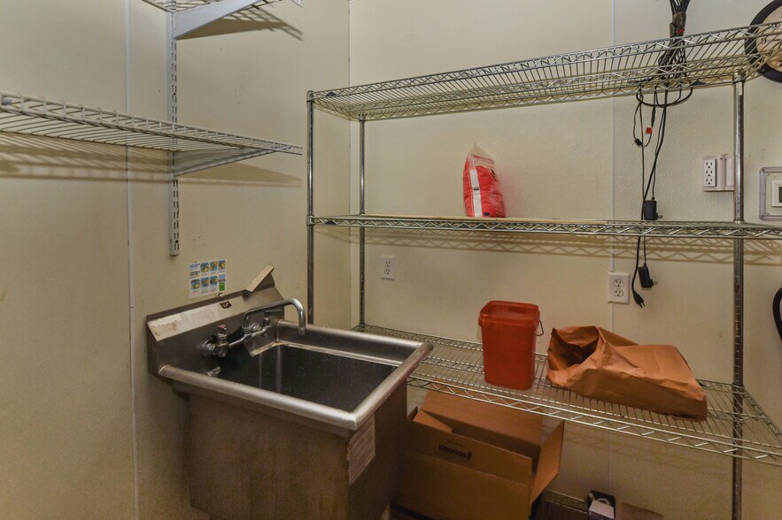 More Photos Of 12969 Cottonwood Rd, Cottonwood Restaurant For Sale