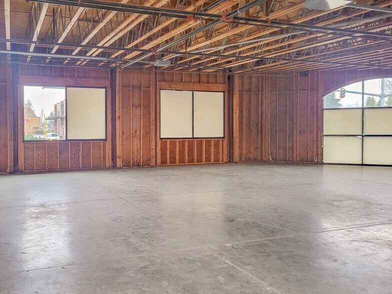 More Photos Of 1479 S Main St, Lebanon Storefront For Lease