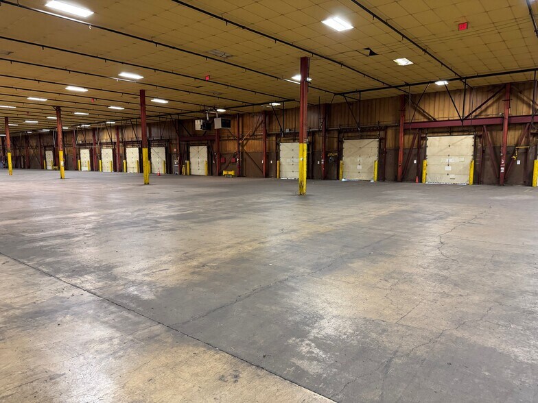 More Photos Of 2700 McDonough Rd, Joliet Manufacturing For Lease