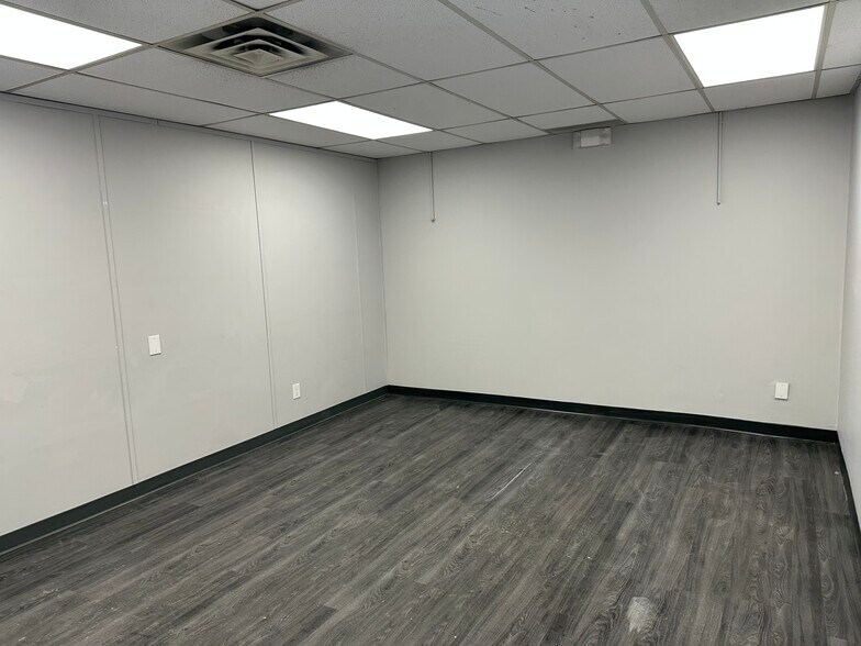 More Photos Of 4238-4258 93 St NW, Edmonton Light Manufacturing For Lease