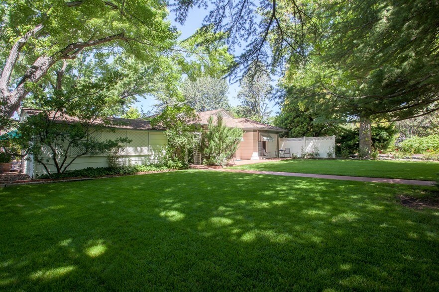 More Photos Of 376 W Yaney St, Bishop Hotel For Sale