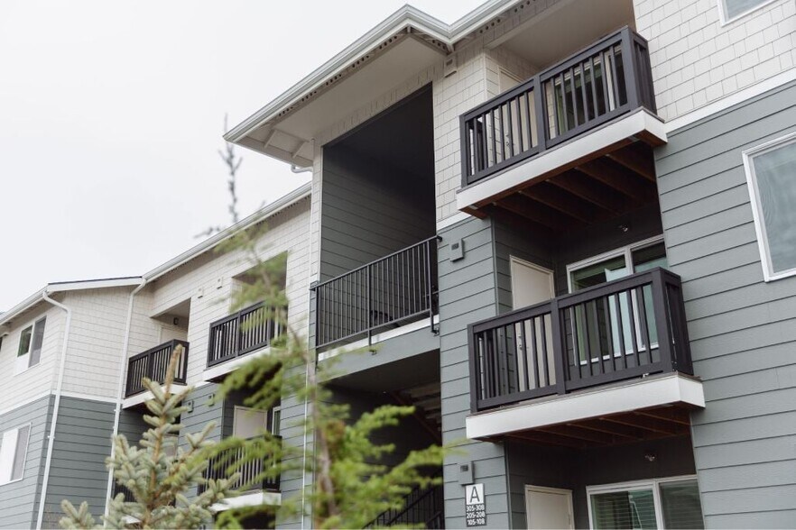 More Photos Of 200 E McCorquedale Rd, Burlington Apartments For Sale