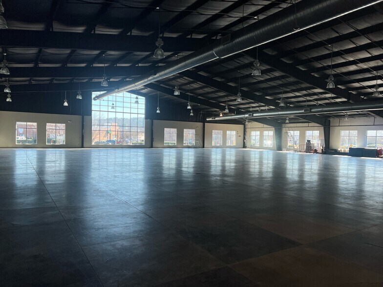 More Photos Of 3260 Morrow Rd, Birmingham Showroom For Lease