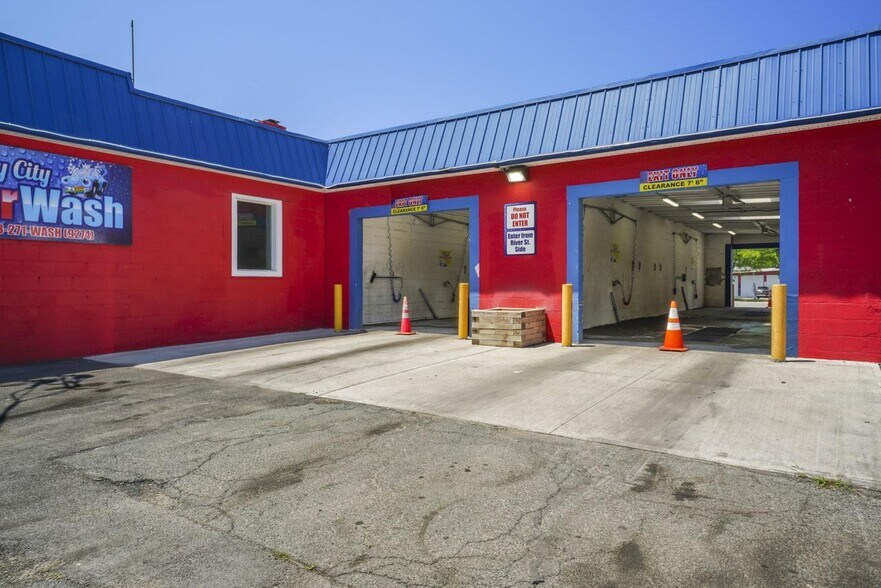 More Photos Of 690-696 River St, Troy Freestanding For Sale