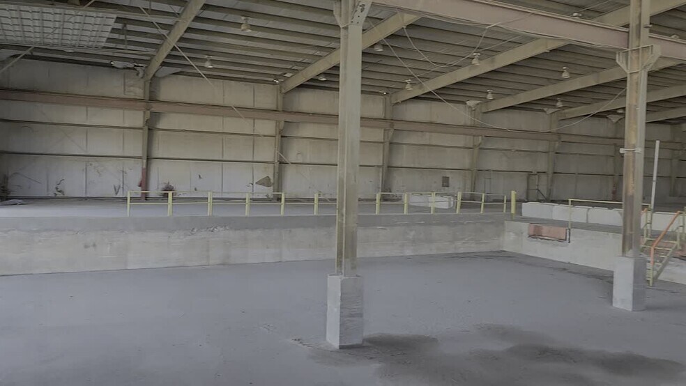 More Photos Of 325 Liberty Ln, Grand Cane Warehouse For Sale