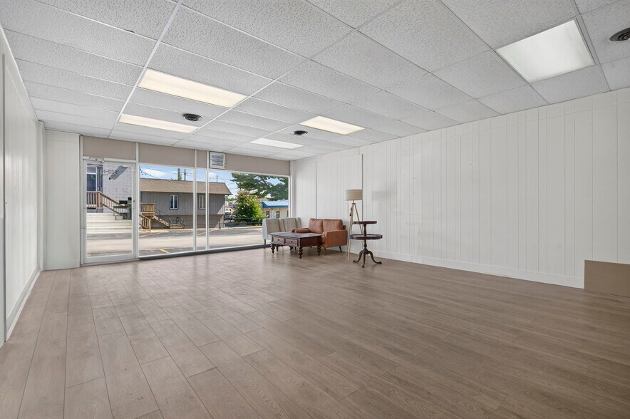 More Photos Of 1950 S Glenstone Ave, Springfield Storefront For Sale