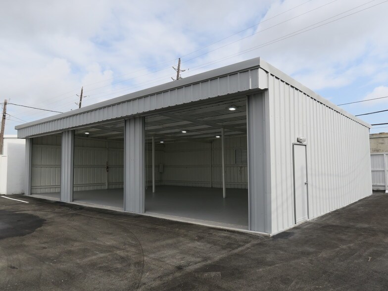 More Photos Of 5830 Star Ln, Houston Light Distribution For Lease