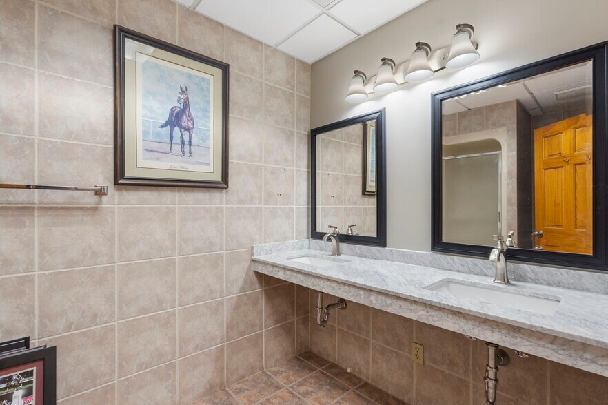 More Photos Of 2752 E Kearney St, Springfield Freestanding For Sale