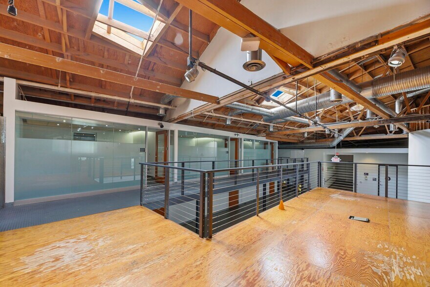 More Photos Of 3562-3582 Eastham Dr, Culver City Loft Creative Space For Lease