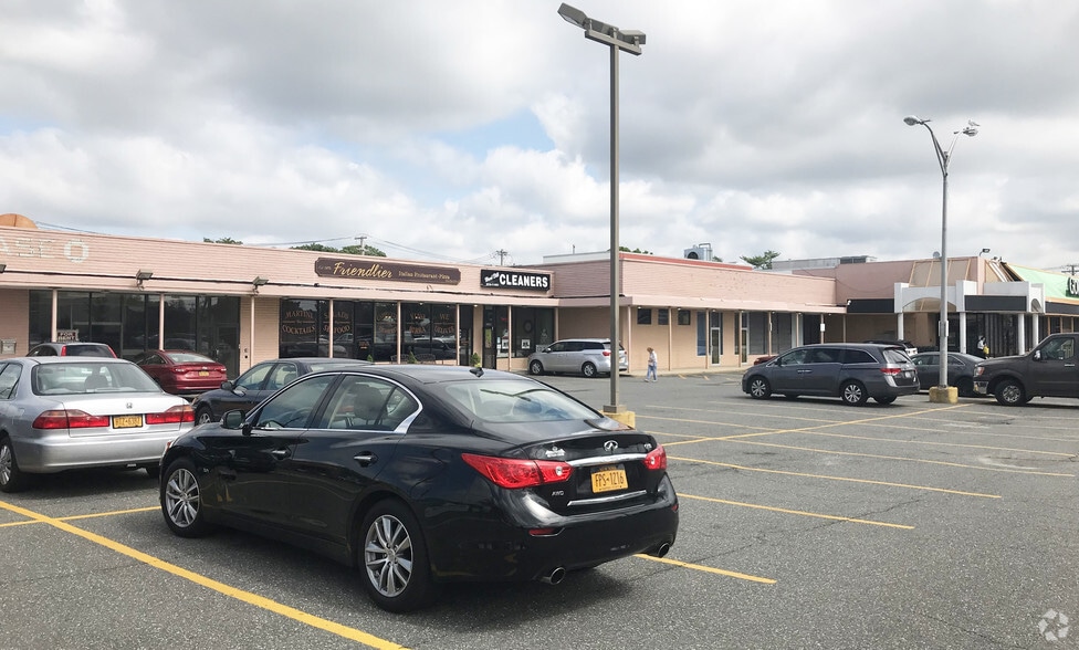 More Photos Of 1000-1030 Railroad Ave, Woodmere Storefront For Lease