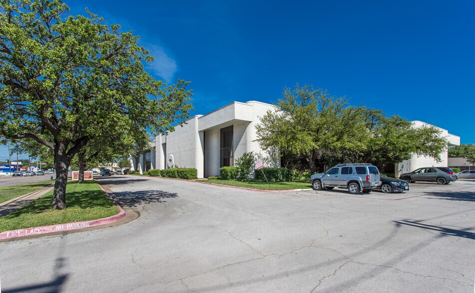 More Photos Of 1425 W Pioneer Dr, Irving Office For Lease