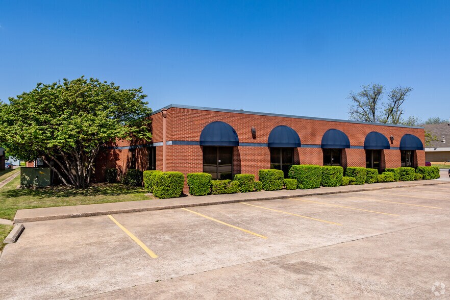 More Photos Of 6202 S Lewis Ave, Tulsa Office For Lease