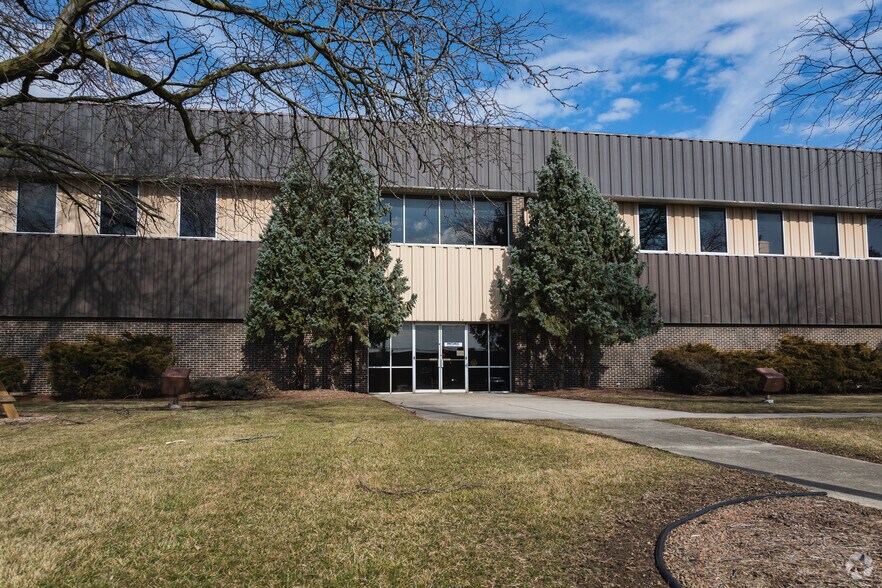 More Photos Of 2100 Cedar St, Fremont Distribution For Lease