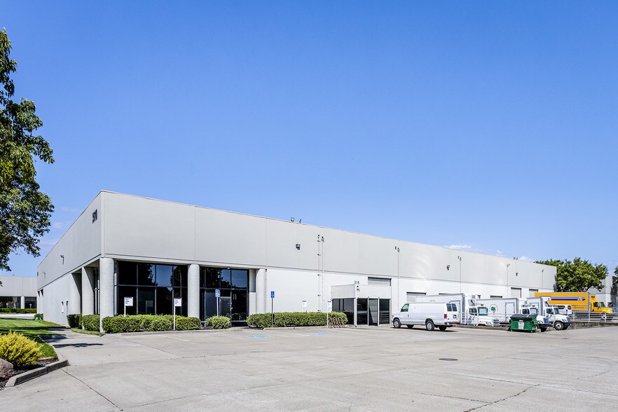More Photos Of 3910-3920 Seaport Blvd, West Sacramento Warehouse For Lease