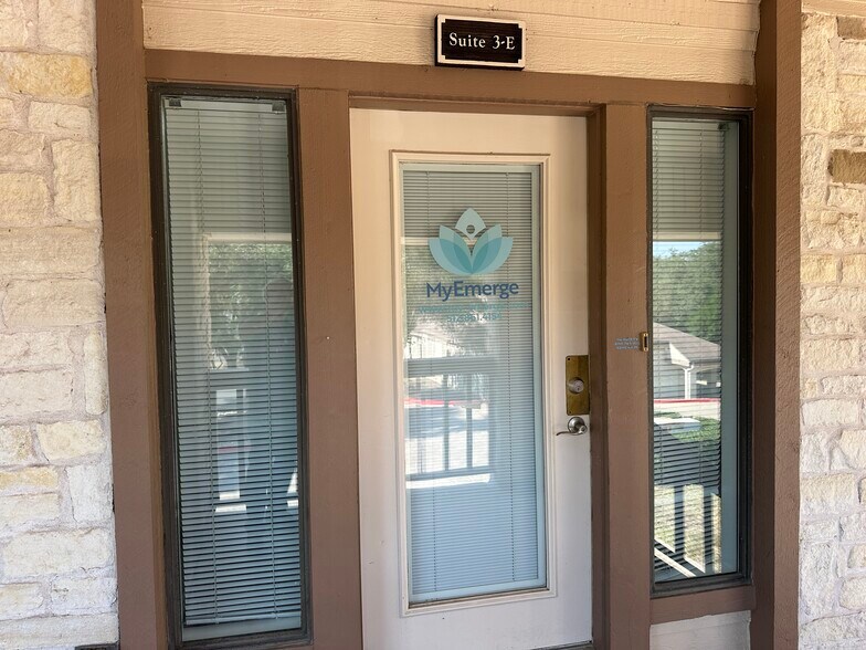 More Photos Of 12343 Hymeadow Dr, Austin Office Residential For Sale