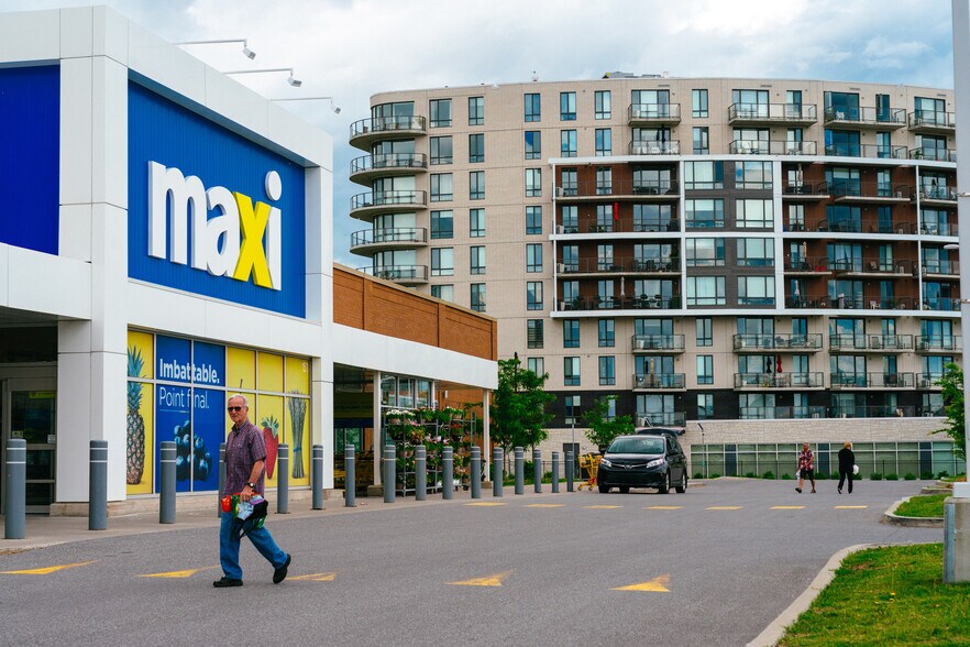 More Photos Of 143 Boul Armand-Frappier, Sainte-julie Bank For Lease