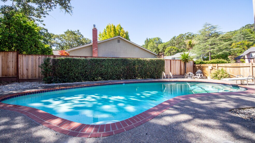 More Photos Of 1 Plata Ct, Novato Multifamily For Sale