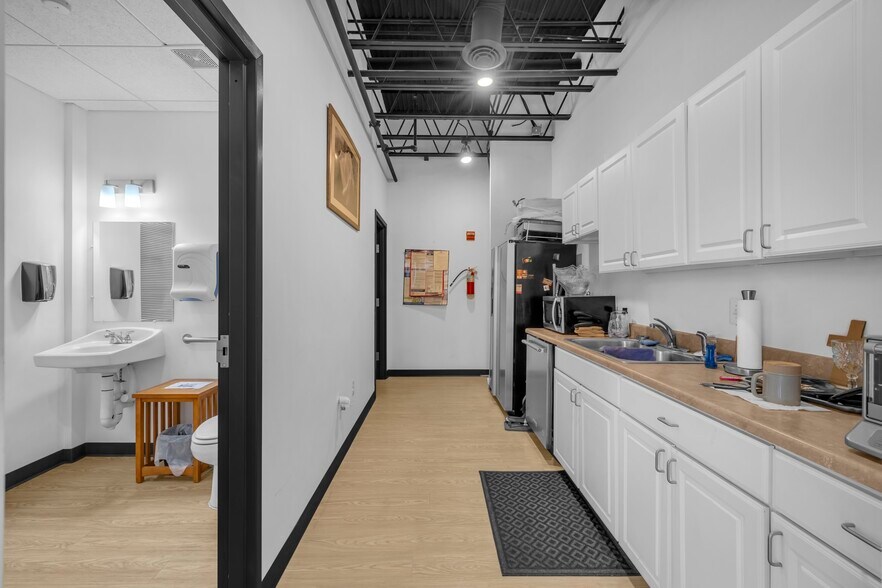 More Photos Of 459 Herndon Pky, Herndon Medical For Sale