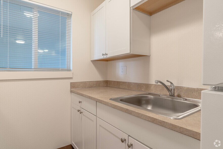 More Photos Of 2520 Hyacinth St NE, Salem Apartments For Sale