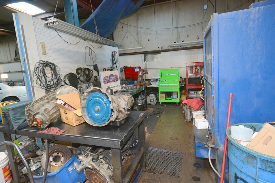 More Photos Of 2212 Wilmington Pike, Dayton Auto Repair For Sale