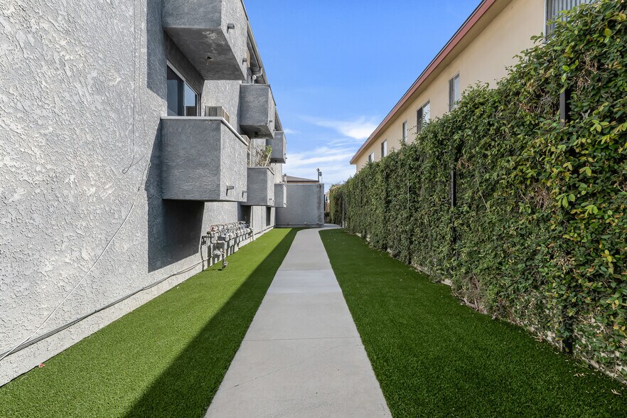 More Photos Of 18356 Napa St, Northridge Apartments For Sale