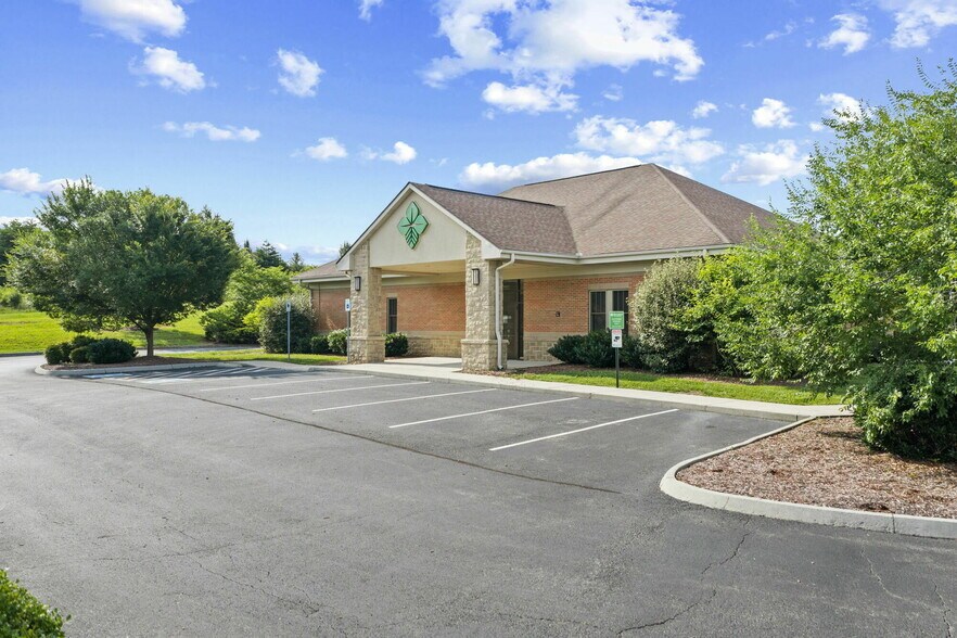 More Photos Of 326 Partnership Pky, Maryville Loft Creative Space For Sale