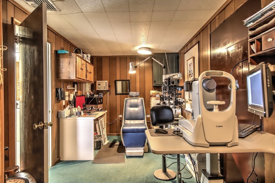 More Photos Of 471 Monroe Tpke, Monroe Medical For Lease