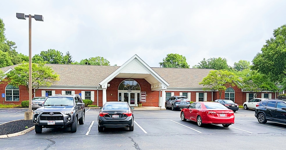 Primary Photo Of 7334 E Broad St, Blacklick Medical For Sale