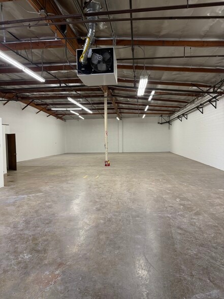 More Photos Of 11070 Fleetwood St, Sun Valley Warehouse For Lease