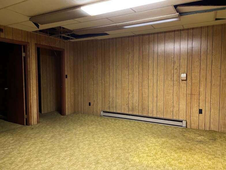 More Photos Of 1312-1314 2nd St, Richlands Office For Sale