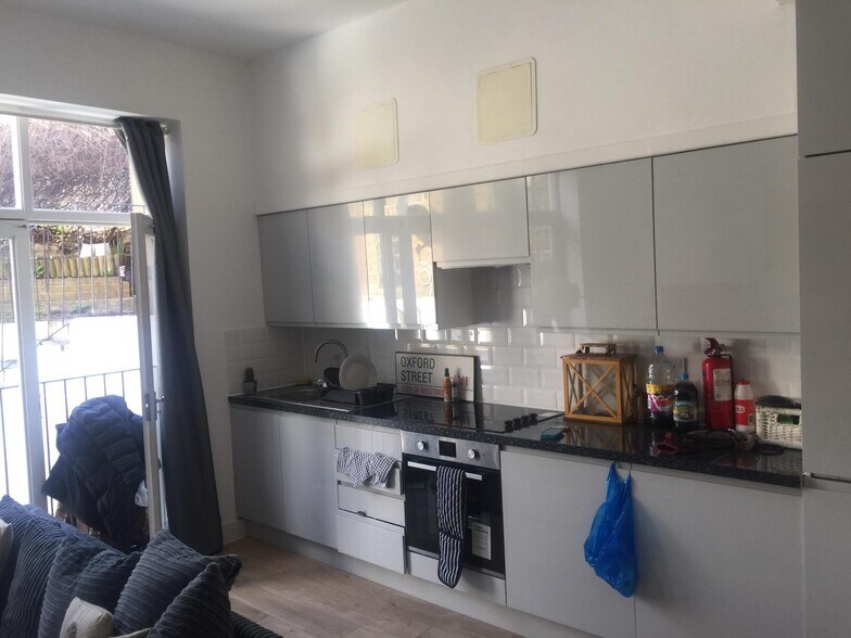 More Photos Of 63 Courthill Road Rd, London Specialty For Sale