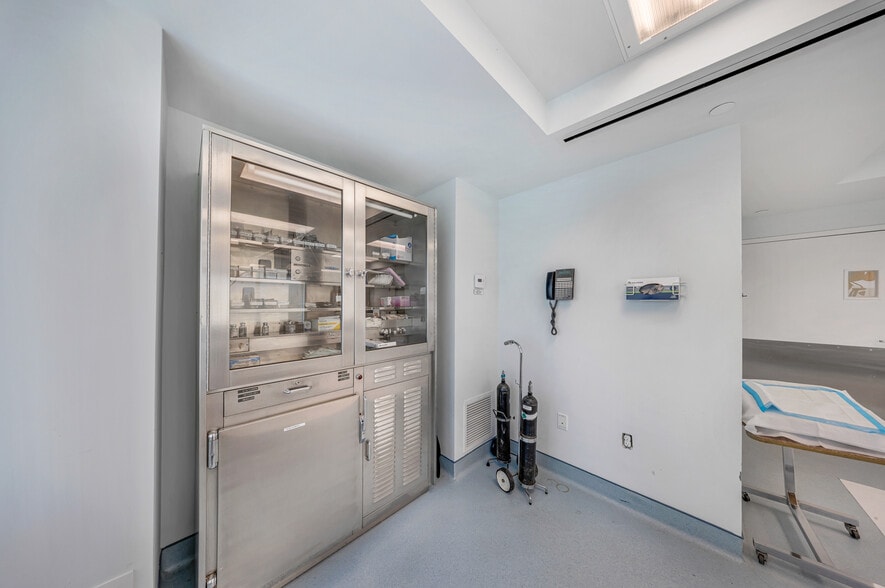 More Photos Of 1693 SW 27th Ave, Miami Office For Sale