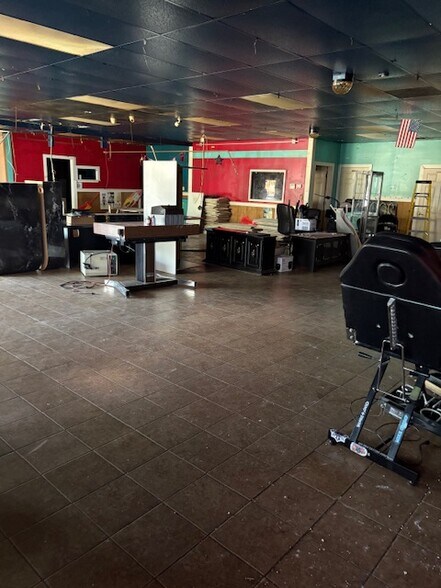 More Photos Of 4500 Commercial Way, Spring Hill General Retail For Lease