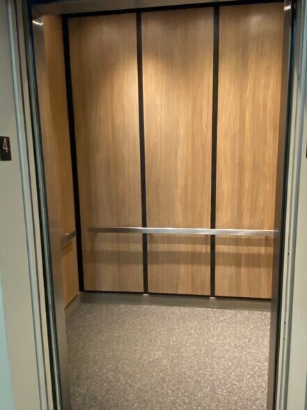 More Photos Of 102 Broadway St, Carnegie Office For Lease