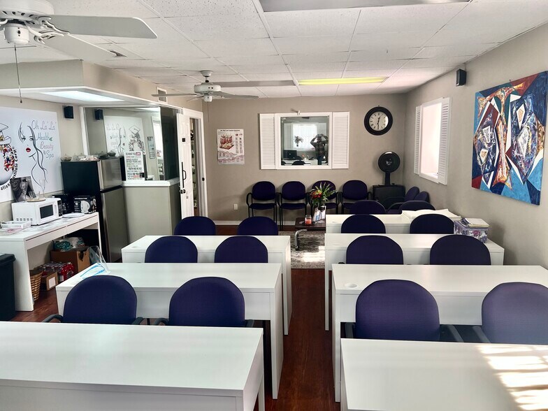 More Photos Of 5519 Hanley Rd, Tampa Storefront Retail Office For Sale