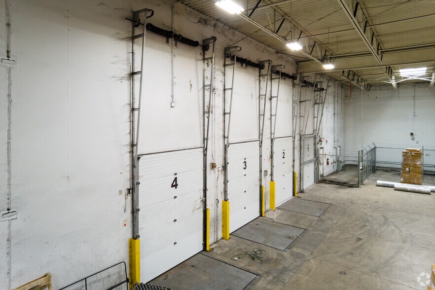 More Photos Of 521 McCormick Dr, Glen Burnie Warehouse For Lease