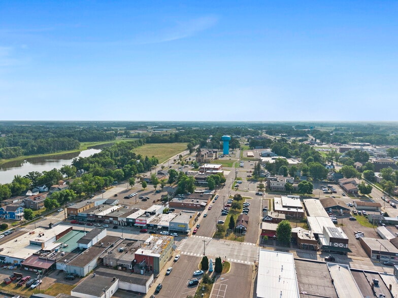 More Photos Of 118 Railroad Ave NE, Mora General Retail For Sale