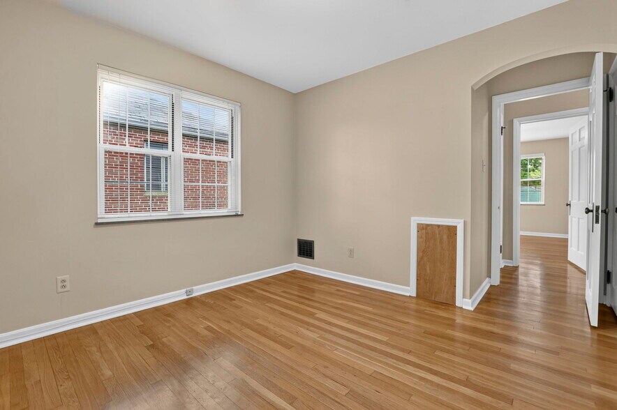 More Photos Of 802 Kenwick Rd, Columbus Apartments For Sale