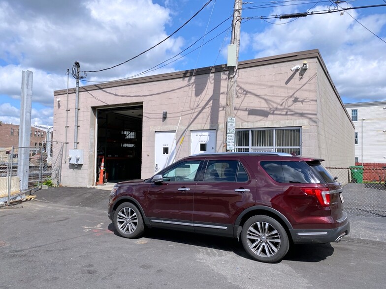 Primary Photo Of 83 Newbern Ave, Medford Warehouse For Lease